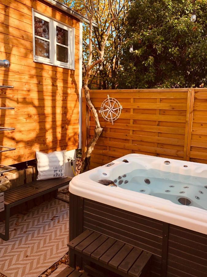 Zirkuswagen Mit Outdoor Whirlpool Und Garten Petershagen-Eggersdorf 外观 照片