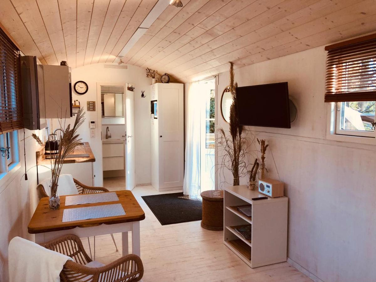 Zirkuswagen Mit Outdoor Whirlpool Und Garten Petershagen-Eggersdorf 外观 照片