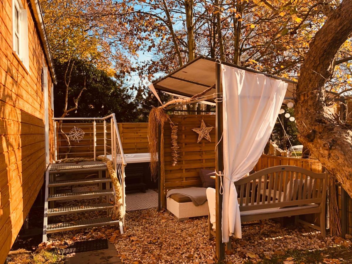 Zirkuswagen Mit Outdoor Whirlpool Und Garten Petershagen-Eggersdorf 外观 照片